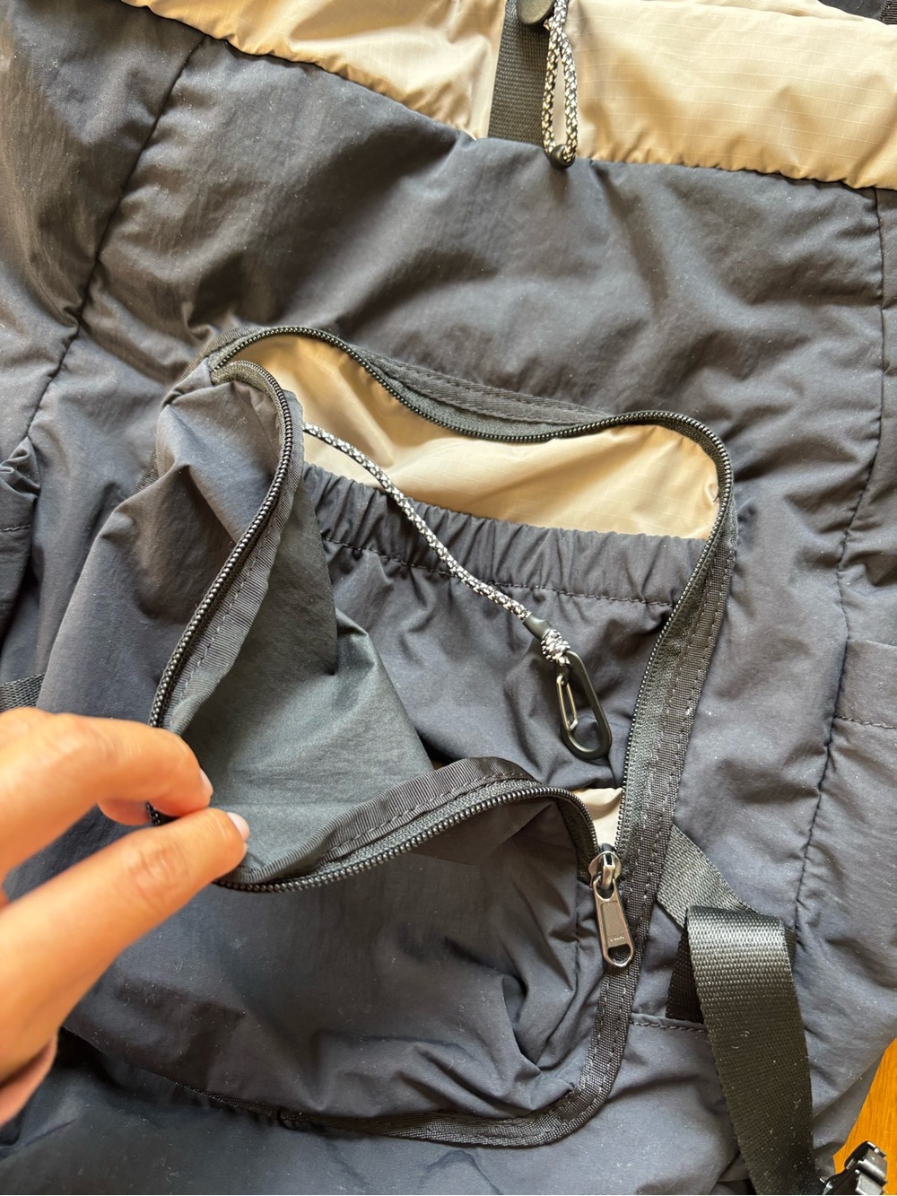 Bellroy Cinch Backpack 20L Black - Picture 6 of 8